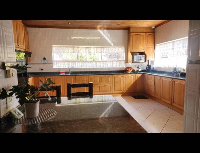 5 BEDROOM HOUSE FOR SALE IN FARRARMERE